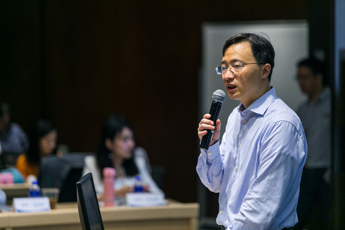 请帮忙写一个关于竞争集团数据中心副主任岗位的演讲稿