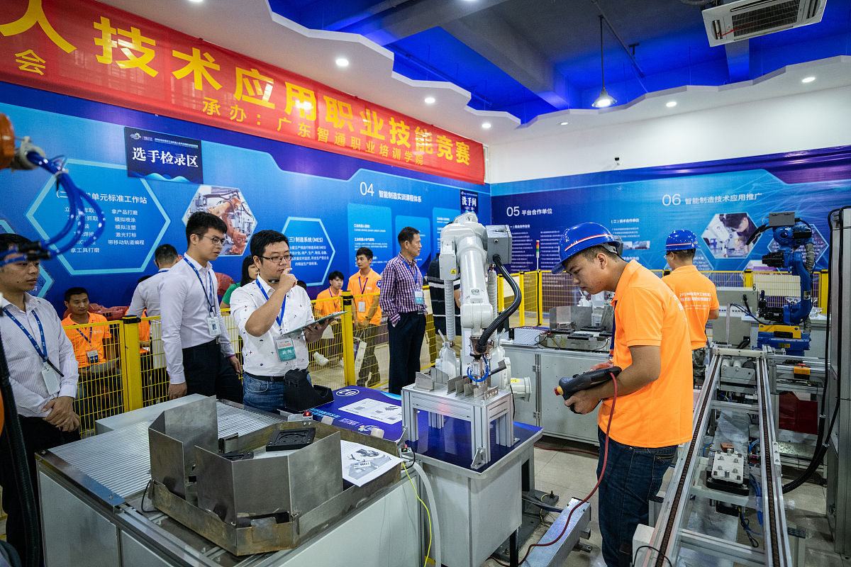 东莞联合高级技工学校2022年新增专业解读：机器人、智能制造等热门方向