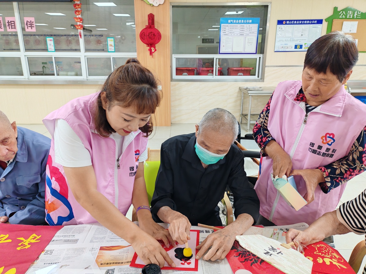 社区居家养老服务方式大全：日间照料、家庭护理、上门服务等