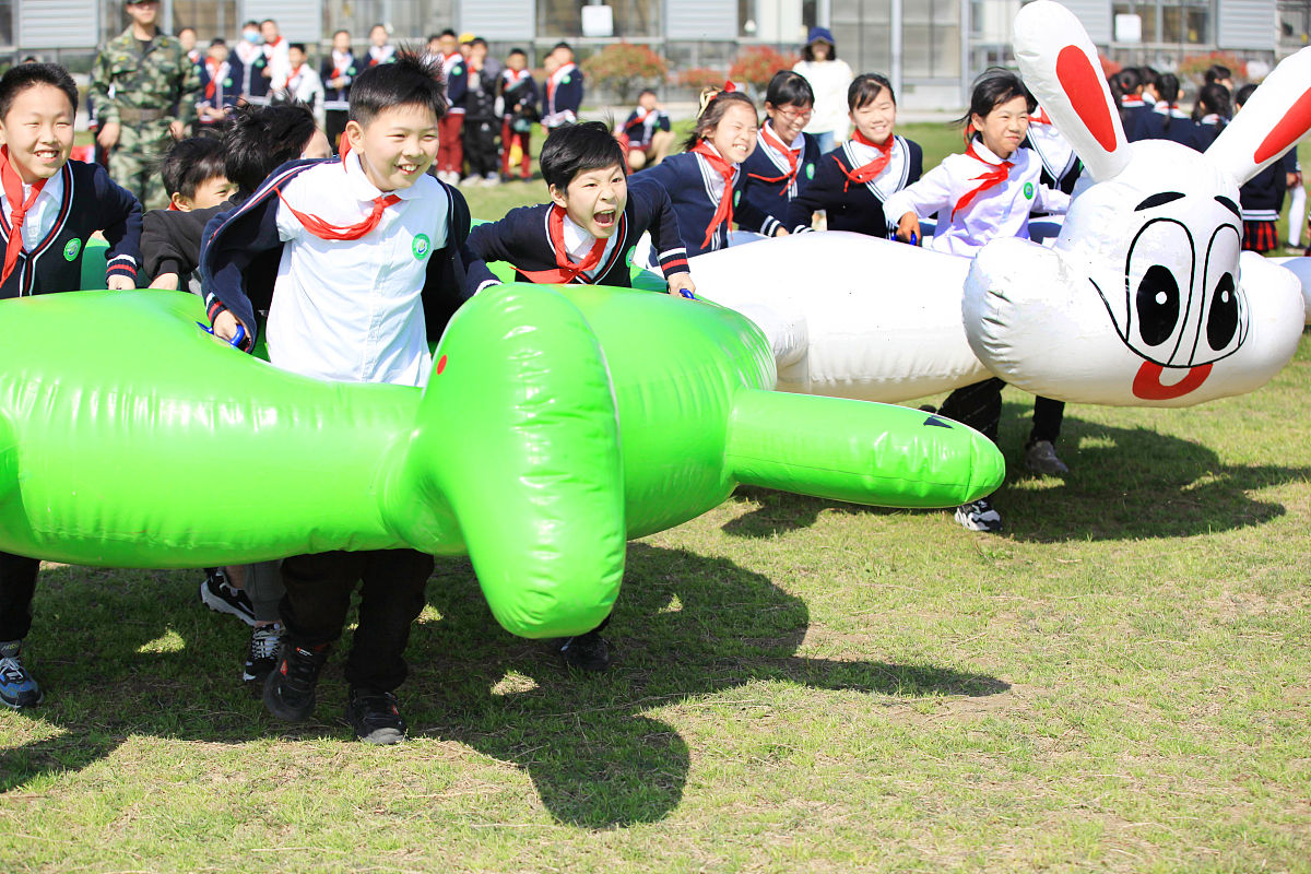 2021年3月25日,浙江绍兴温岭市大溪镇第二小学的师生,在温岭曙光生态