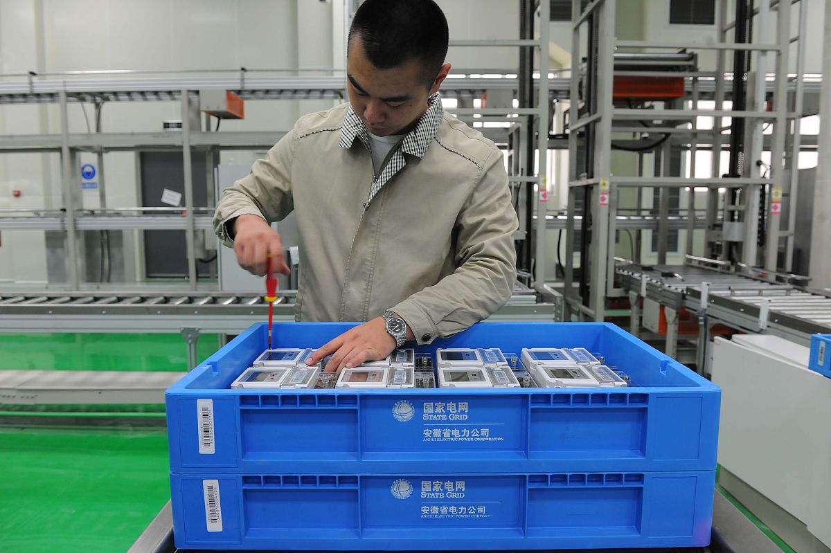 电子元器件运输首选：塑料托盘的优势与应用