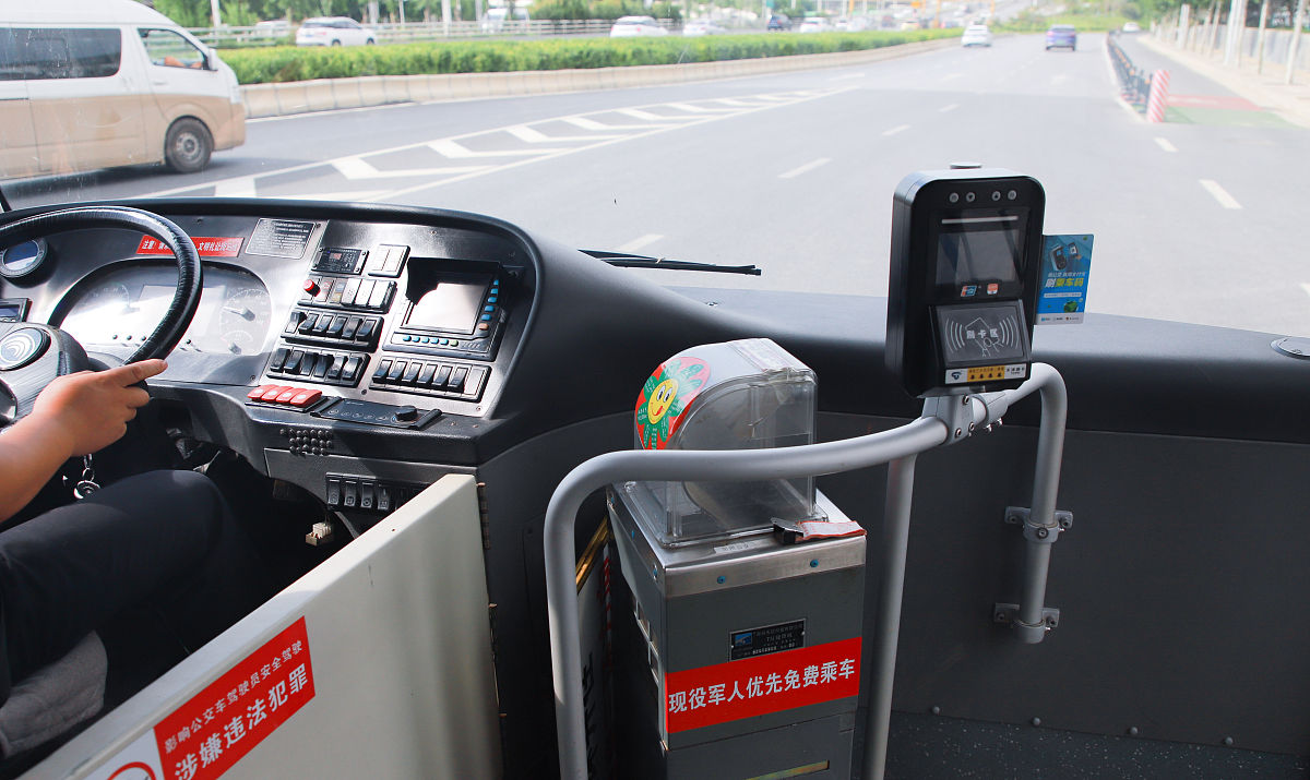 给我一个 莱恩斯玖车牌识别自动称重软件V10 对 莱恩斯玖工业智能称重系统 的核心支持作用