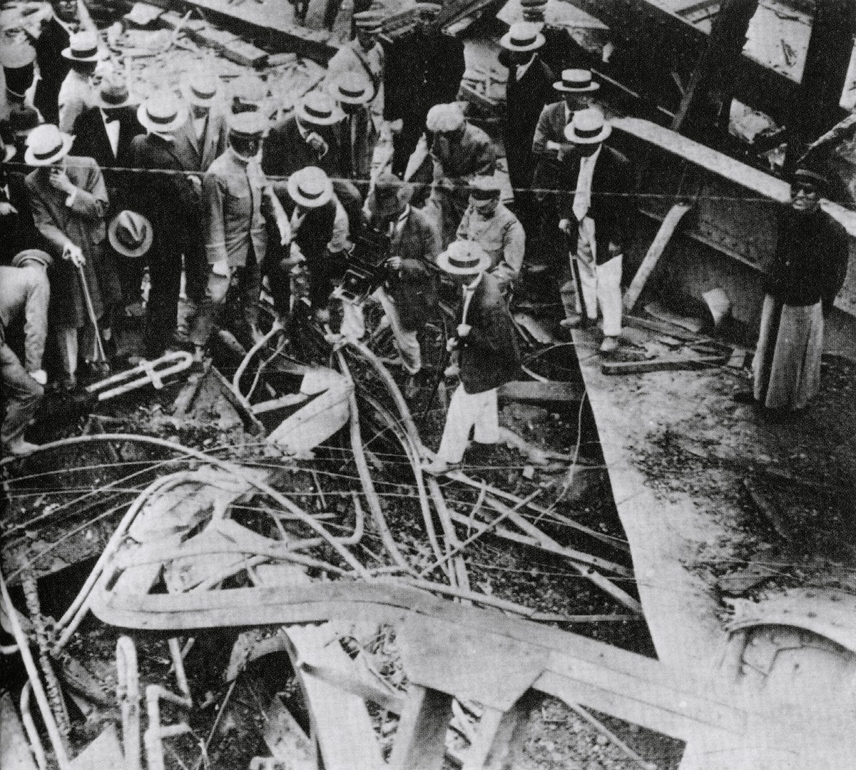 1928年6月4日,日本关东军制造皇姑屯事件,炸死奉系.图