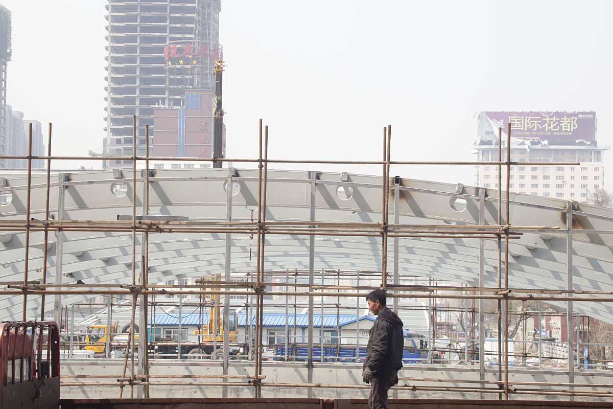 商业广场工程部宣传标语 - 打造独一无二的商业空间
