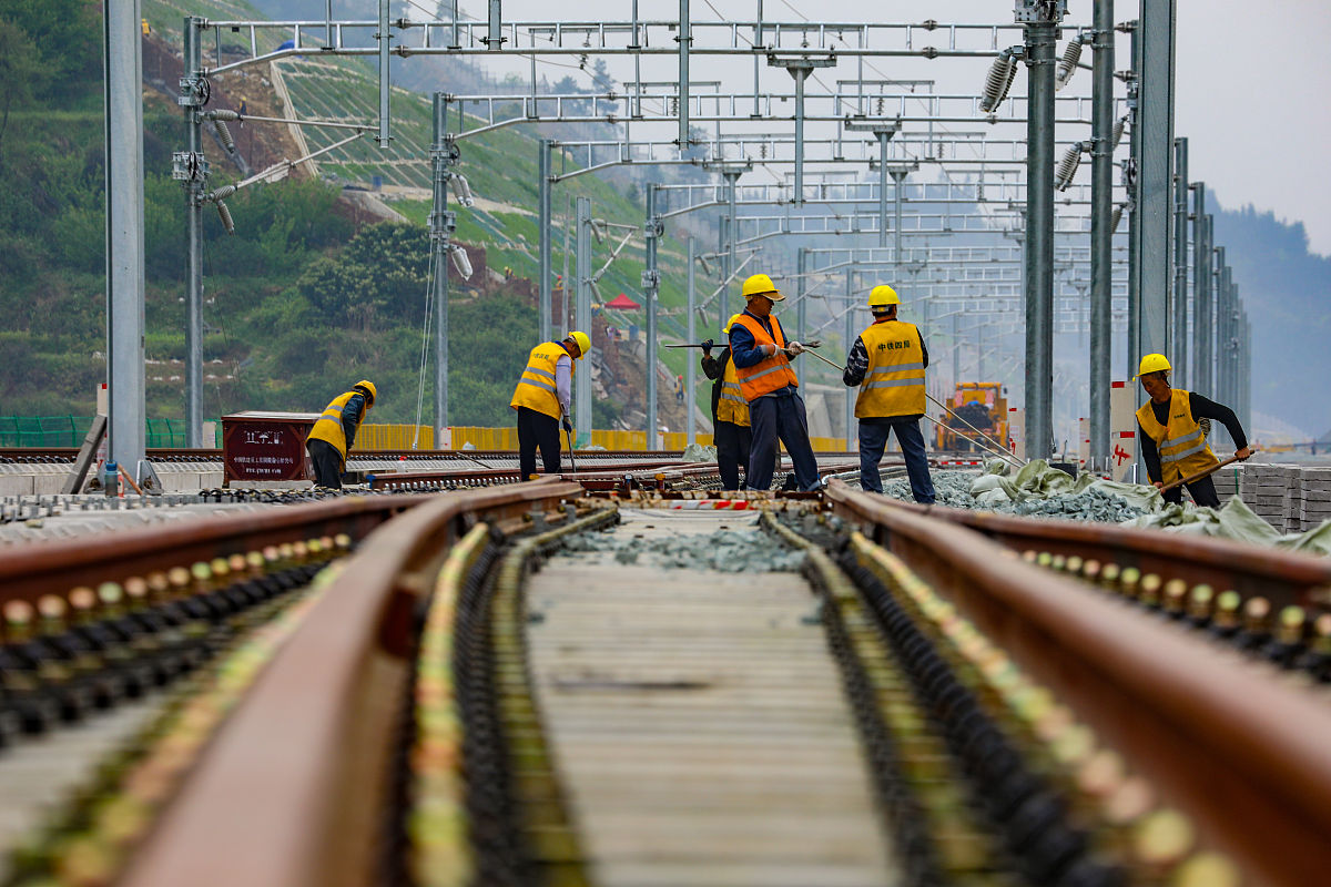 2020年重庆市綦江职业教育中心电气工程与自动化专业轨道牵引简介