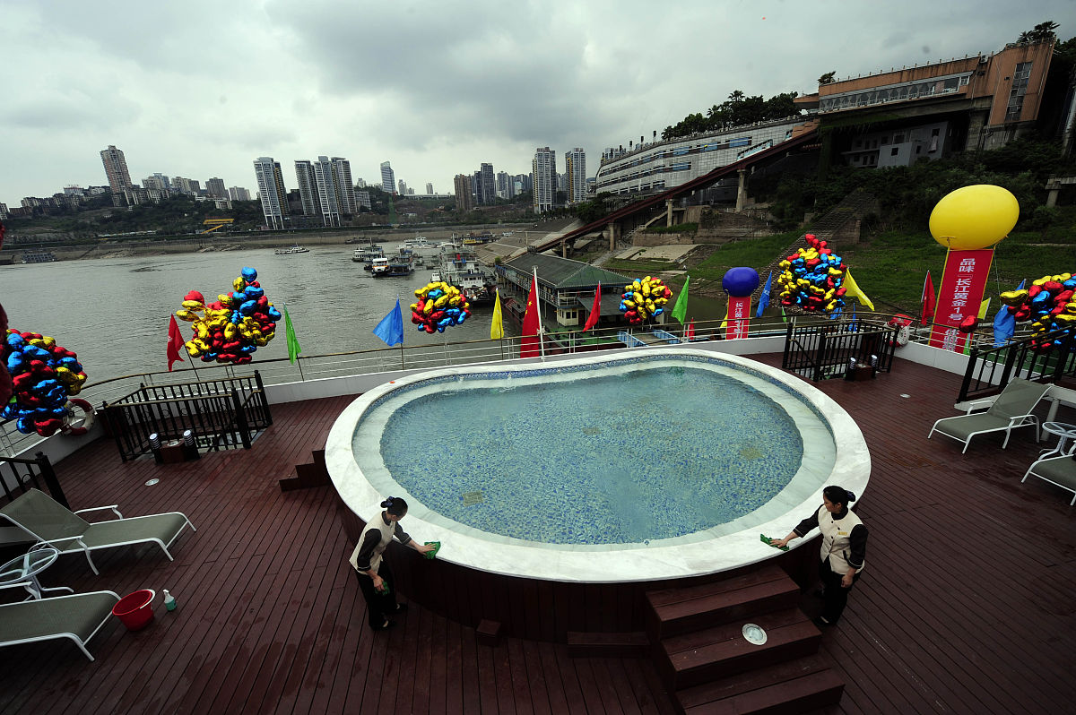 2011年5月22日,重庆市交旅集团的豪华邮轮"长江黄金1号"下水.该轮是目