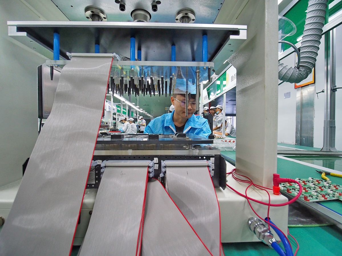 贴膜清洁机：提升贴膜工艺质量的关键设备