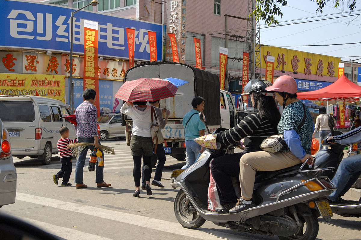 都市馨园电动自行车充电需求得到保障，城管办与新物业合作达成用电协议