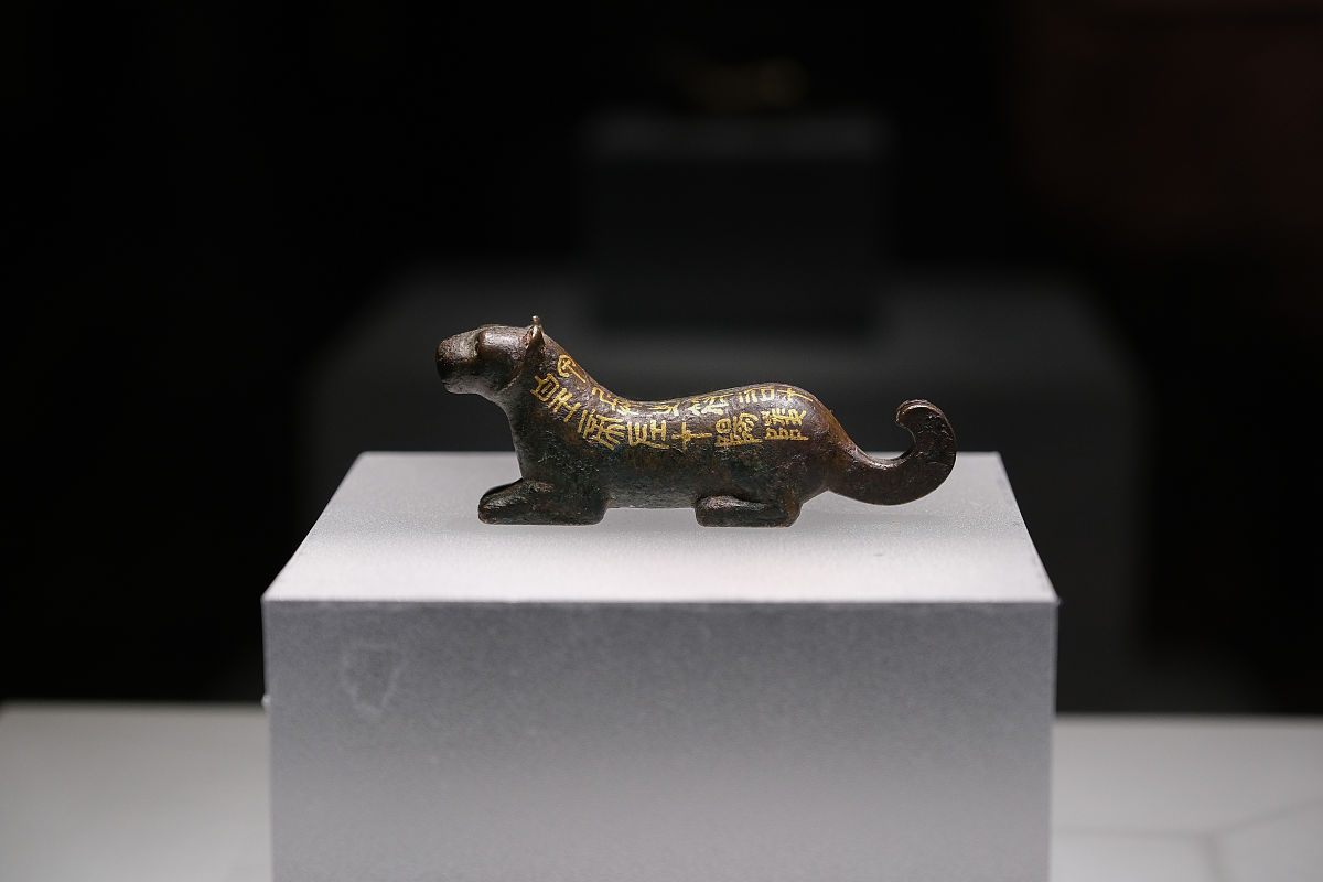 秦始皇哪一年死的