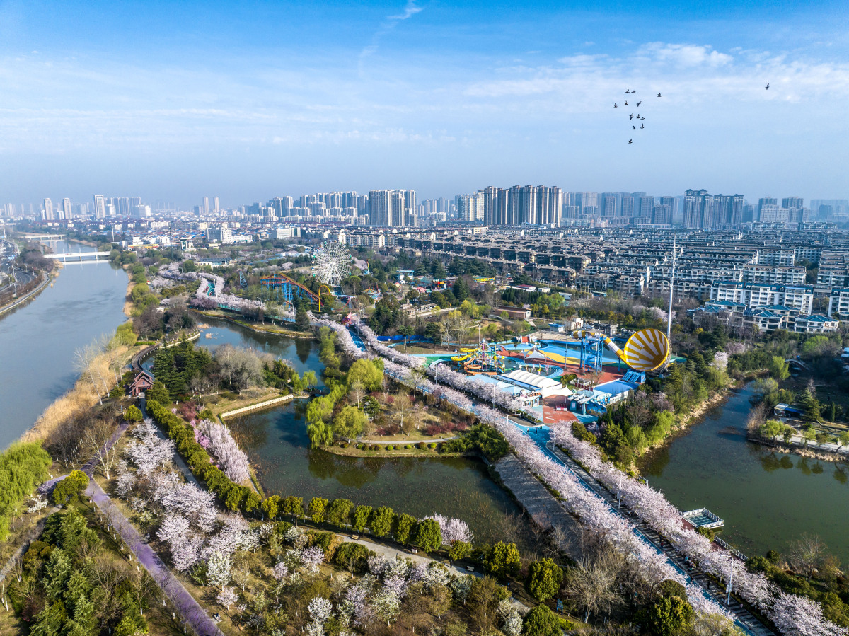 六合区位于南京市北部,是南京市五个郊区之一,也是国家重要的现代工业