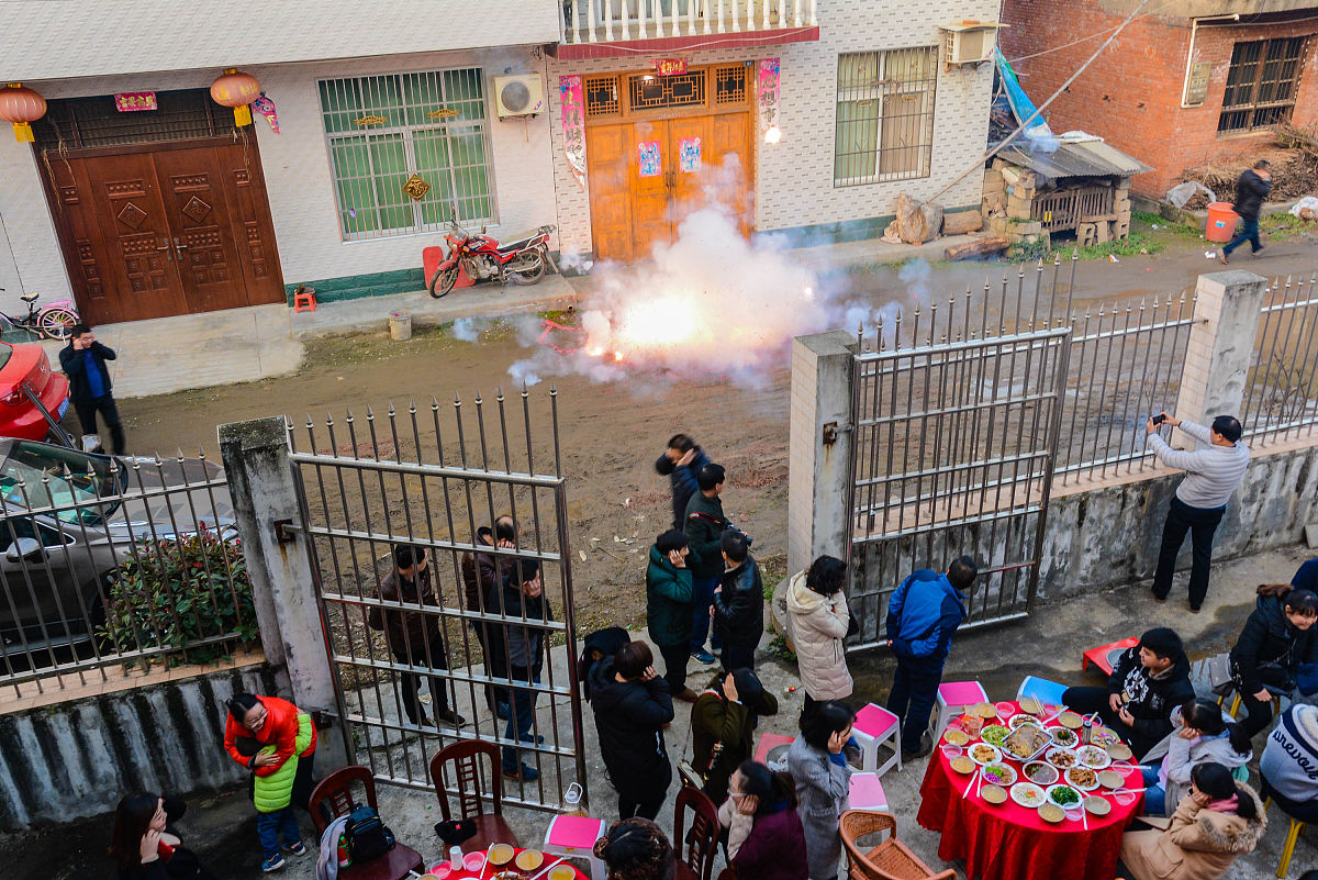 请给我写一份中职的前半期总结关于个人生活、学习1000字