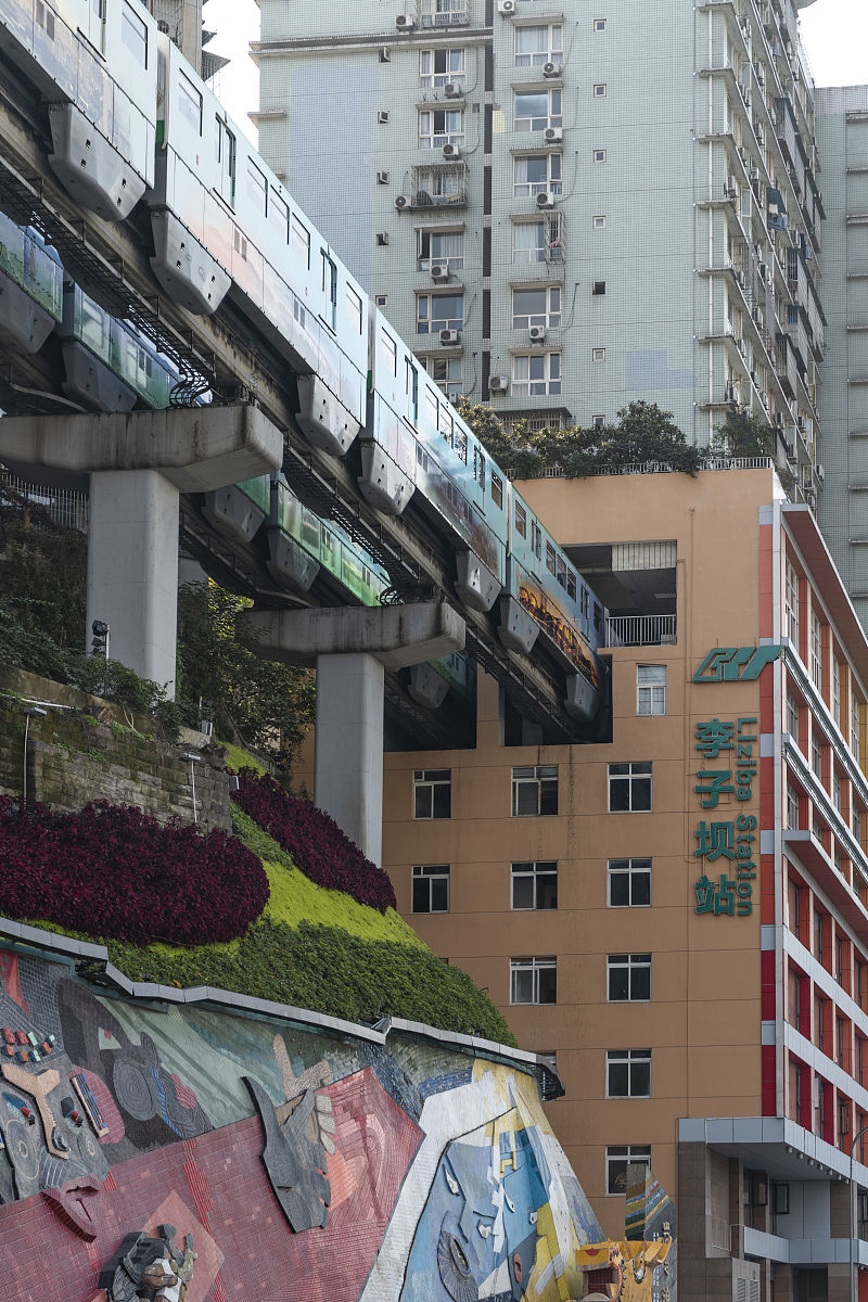 重庆龙门浩职业中学轨道交通线路：2020年建成通车
