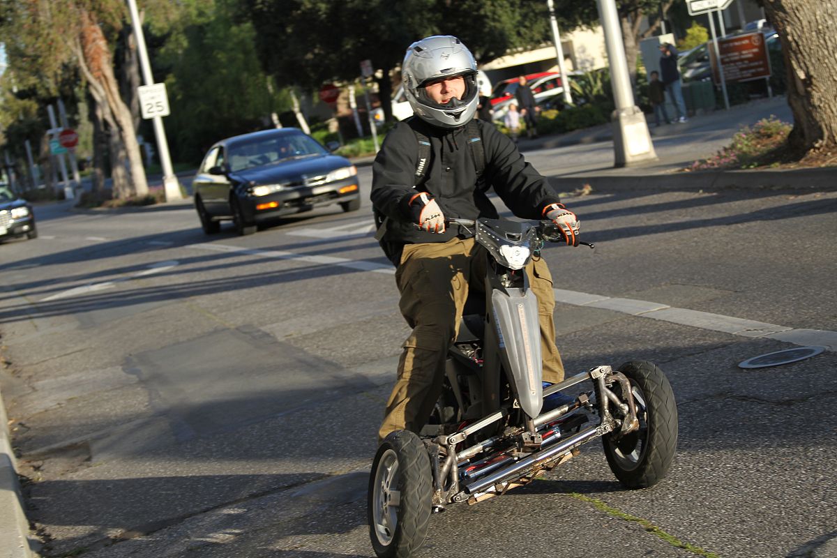 学校体育运动损伤特点：常见小伤轻伤、软组织损伤和复合损伤