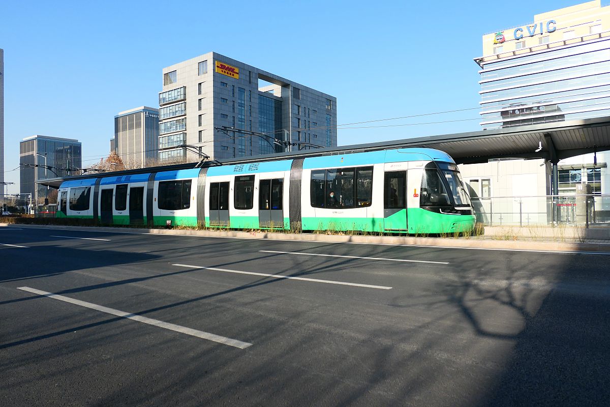 杭州1909M公交车与地铁4号线临平站接驳点