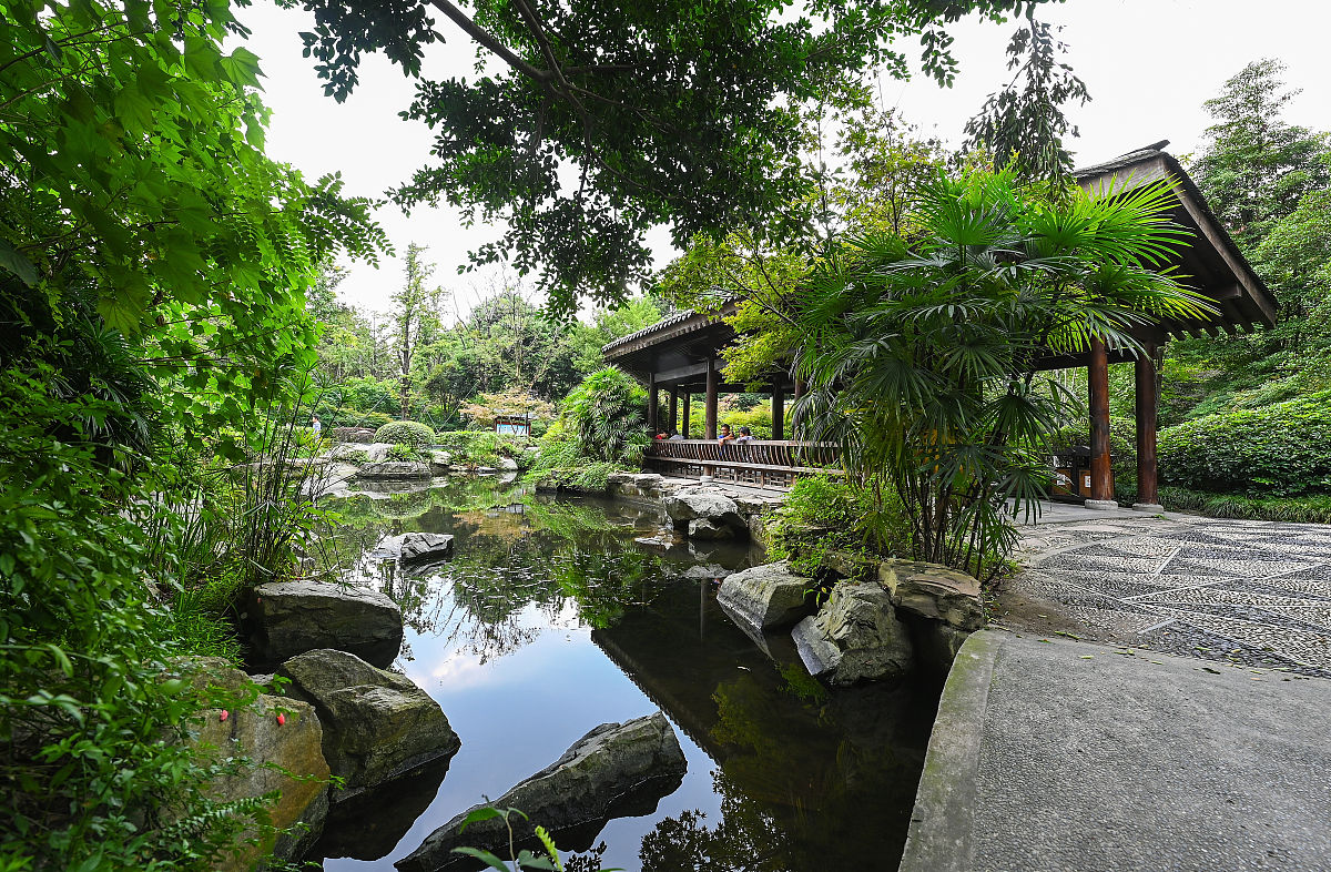 2021年9月30日,成都,永陵公园园林区安泰榭仿古建筑.(如需下载使用,请