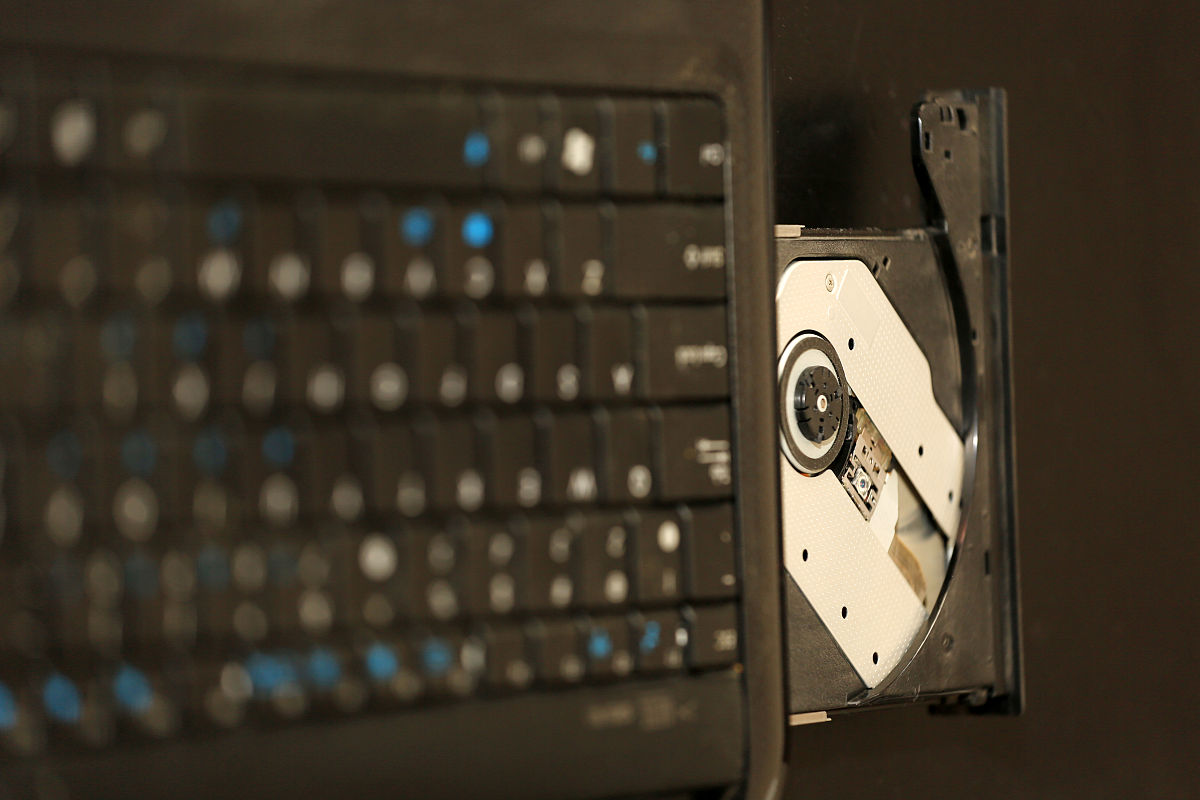 本系统的硬件环境要求不高所以硬件上基本能满足要求。将这段话降重