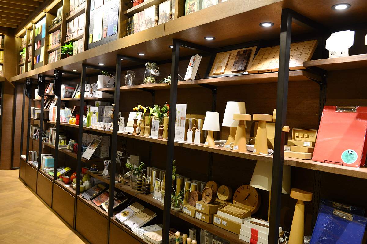 2016年12月28日,江苏南京,世界最美书店g-takaya书店一角.