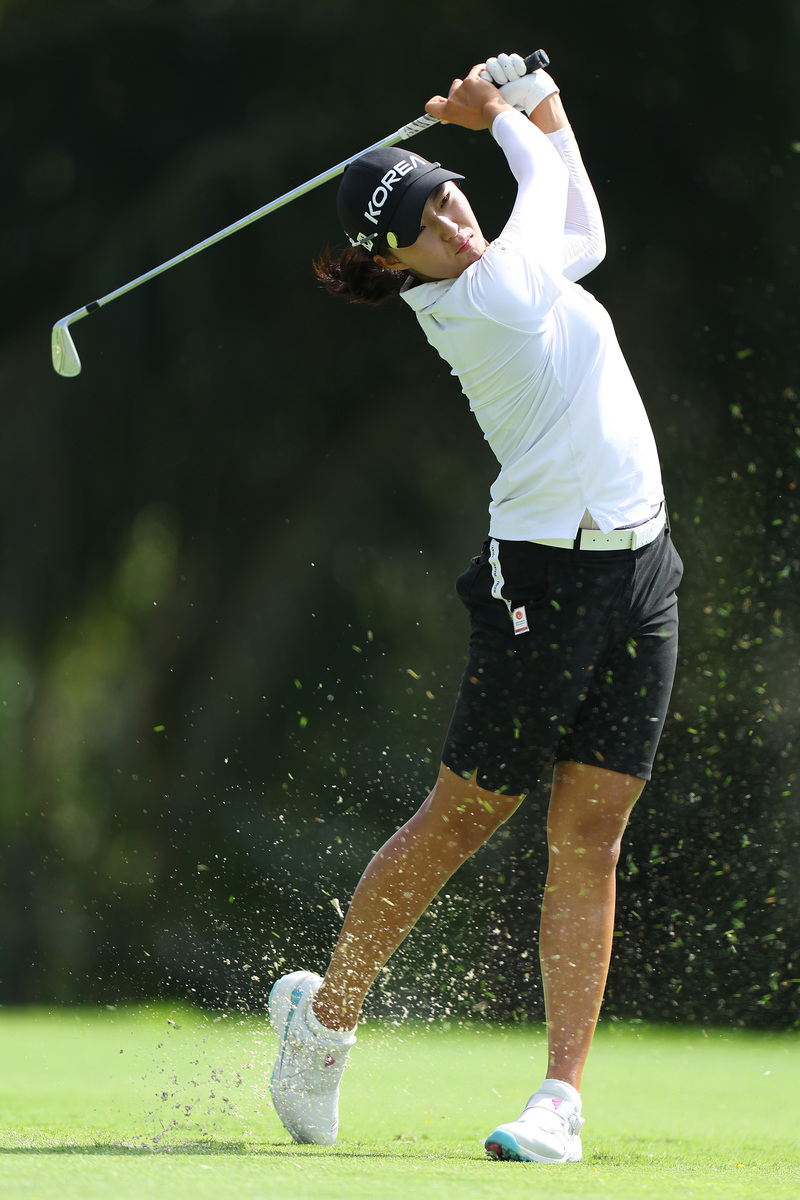 简述木球侧面攻门的动作要领