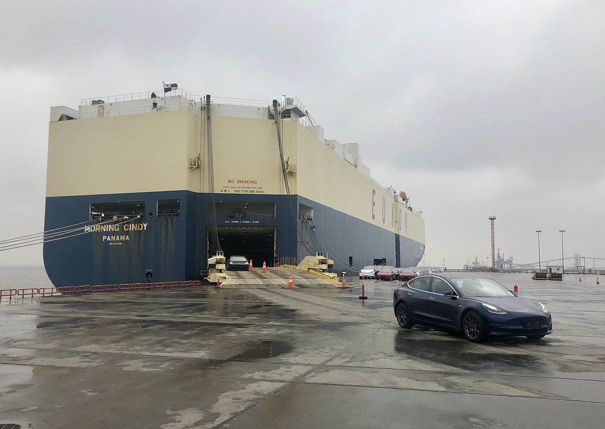 Reefer 翻译：冷藏船、冷藏车、冷藏集装箱