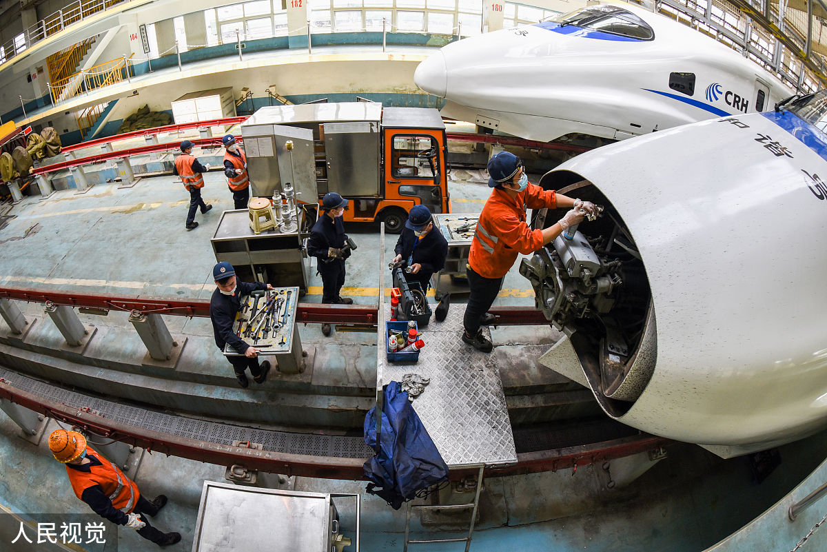 高速动车组全自动密接式车钩半永久密接钩过渡车钩分别安装在哪些位置？