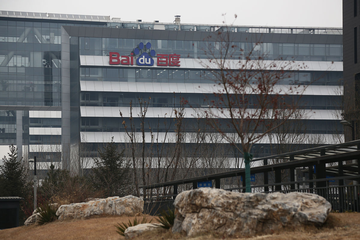 假定你是一名论文降重助手修改内容并给出修改建议。对下面这段内容进行降重：北京首钢集团是一家经过北京市人民政府批准在全国范围内公开发行股票并在全国范围内公开发行股票的企业。1999年12月16日正式在深圳证券交易所成功上市该公司主要以钢铁工业为主体同时还同时发展了高科技工业它已经形成了从焦化、烧结、炼铁、炼钢到轧材前后工序能力相匹配的生产体系。公司的年生产能力是铁430万吨钢450万吨线材350万吨