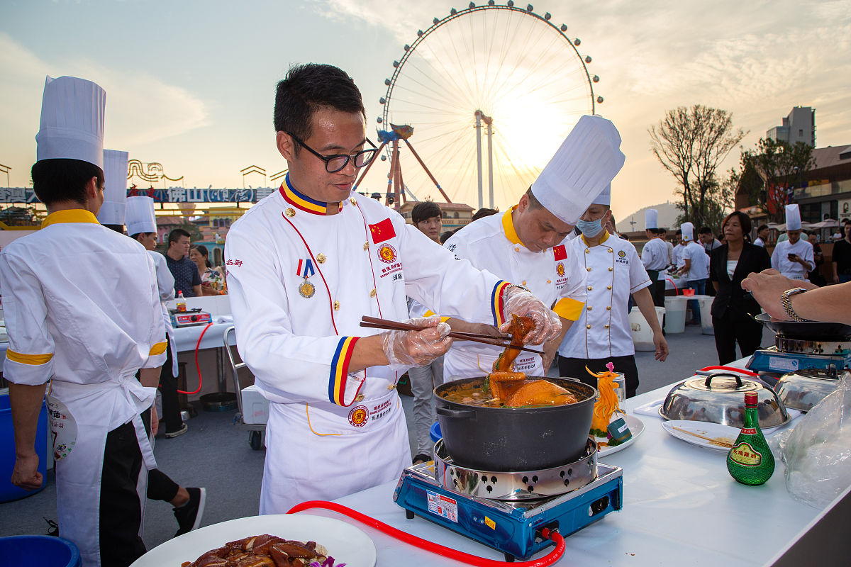 餐饮行业前景如何学厨师创业好不好