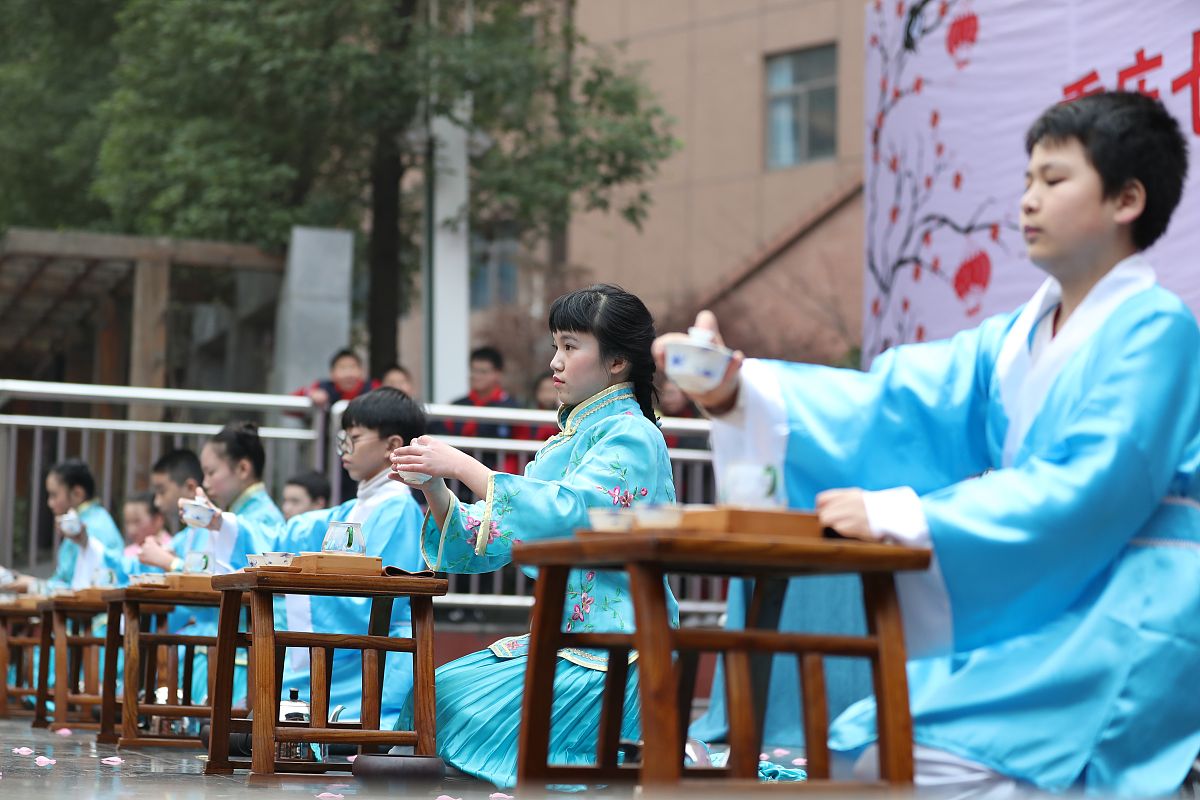 2017年12月28日,重庆市第七十一中学举办"和美师生"元旦文艺汇演,22个