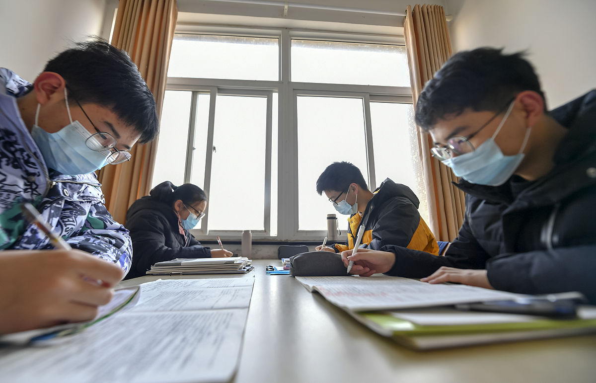 大学生技能过多是否好？小组作业如何分担？