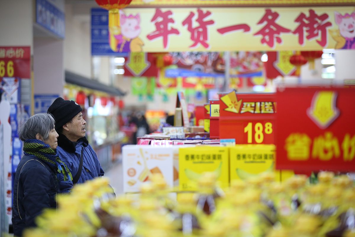 劳动节前供销两旺写一篇新闻