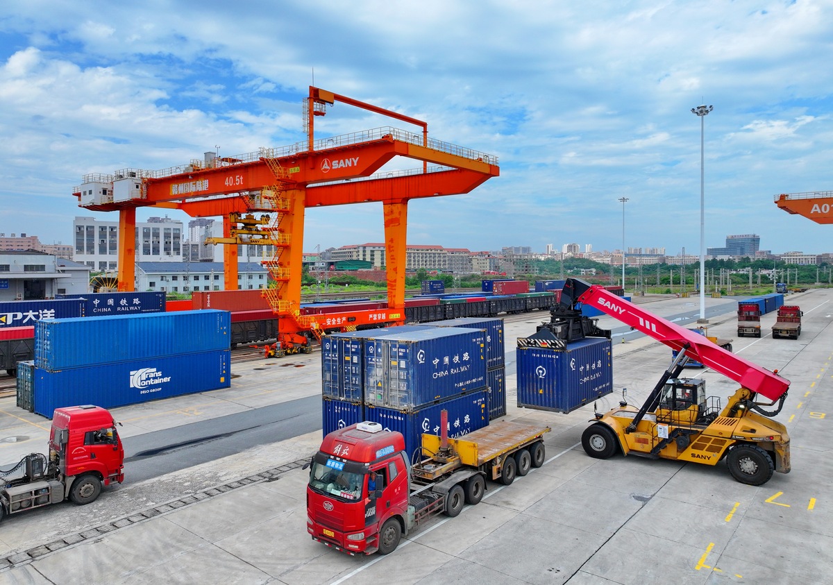 集装箱移箱机 - 高效装卸，提升效率 - 购买指南