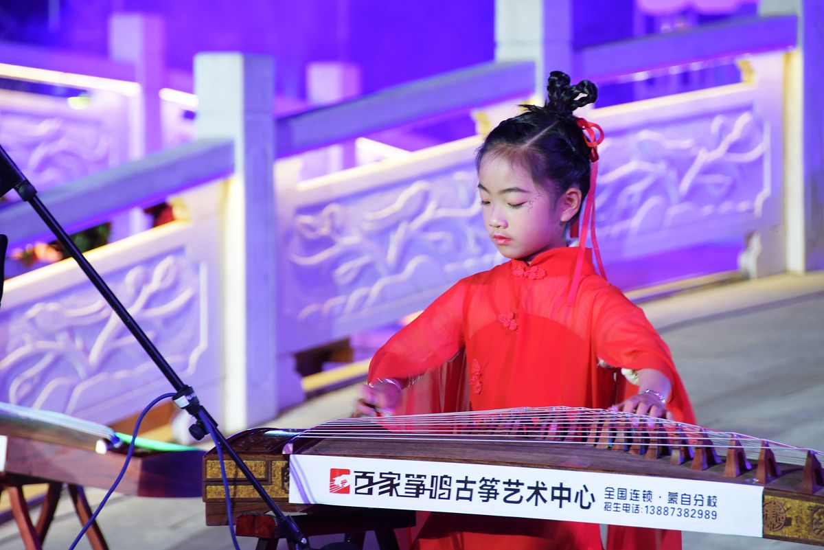 一年级才艺大赛：古筝、魔术、舞蹈、故事，精彩纷呈！