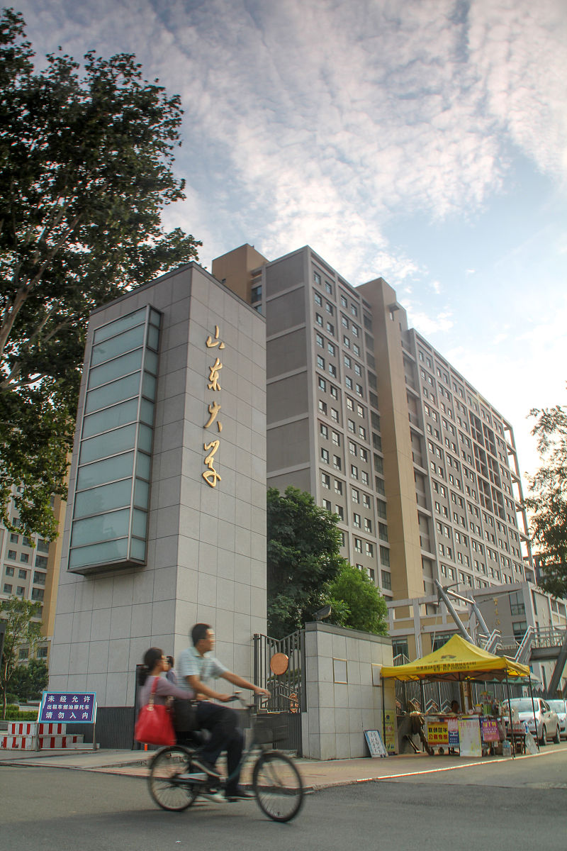 2012年8月13日,山东省济南市,山东大学中心校区风景.