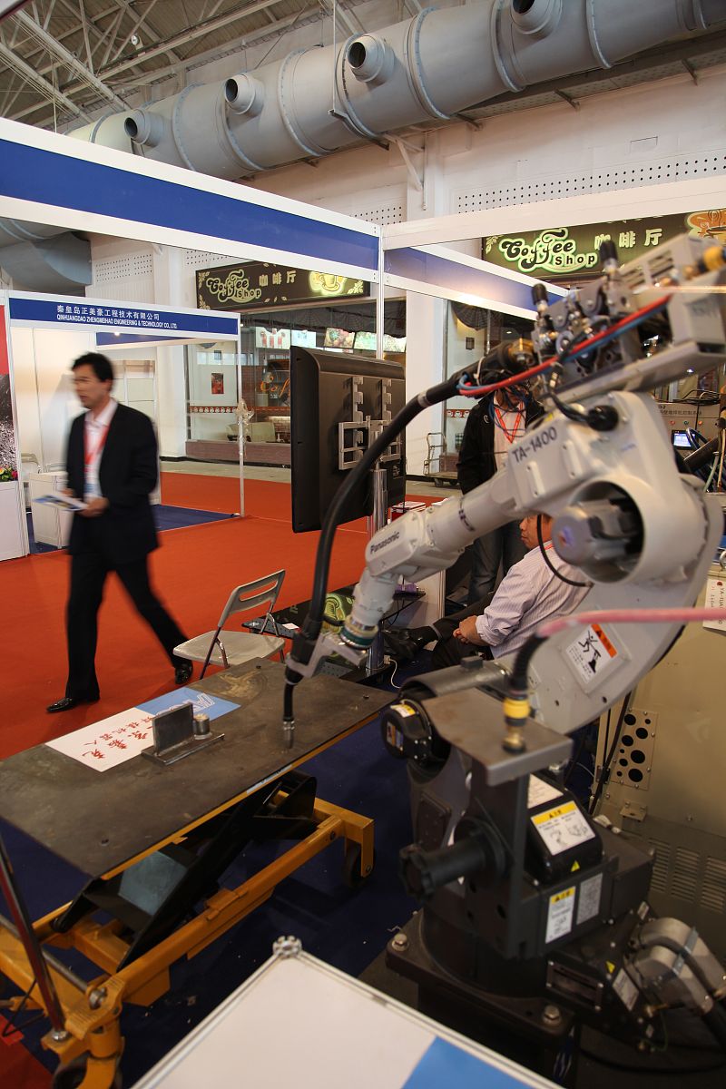 电梯是否属于承压类特种设备？