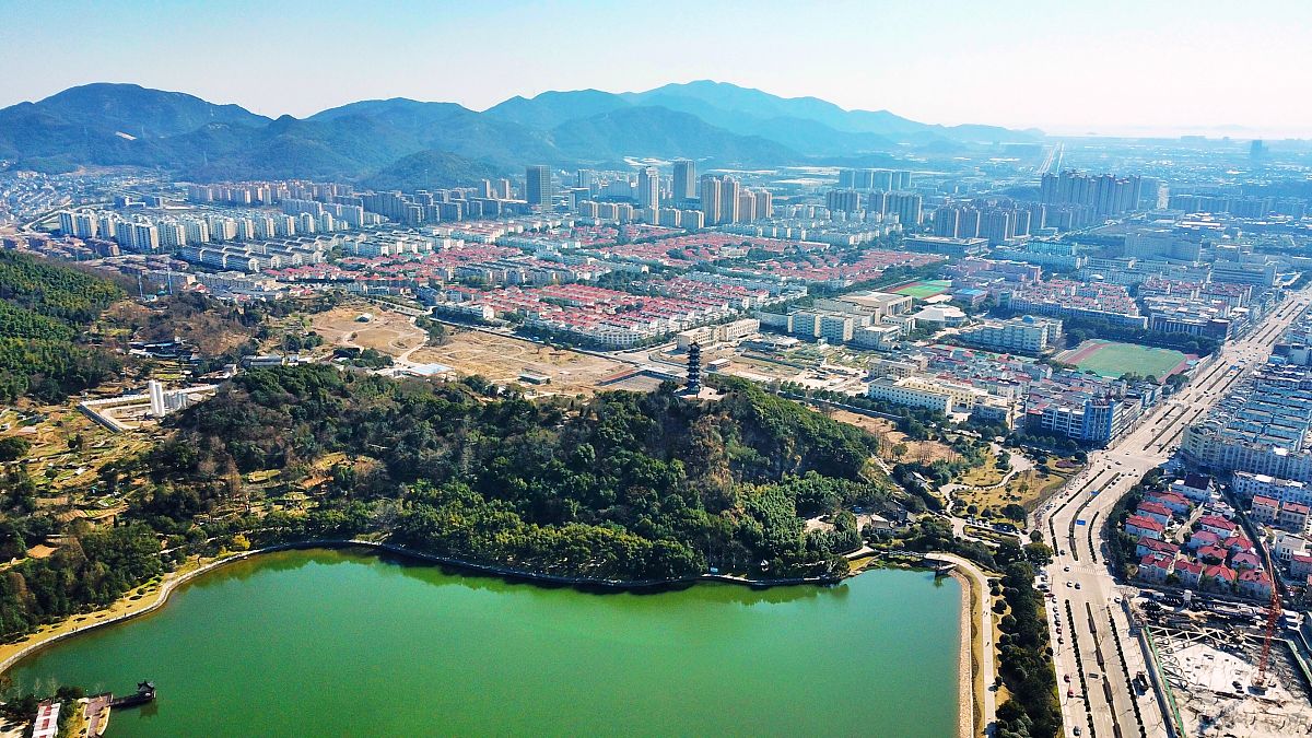 2019年1月26日,浙江宁波,俯瞰象山县城及当地特色小吃.俯瞰象山县城,