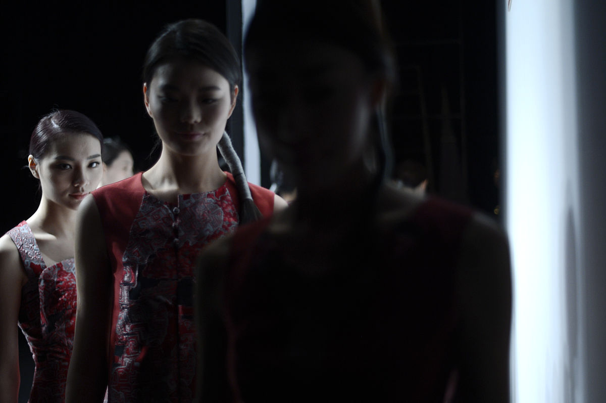 禁欲系角色立绘设计指南：打造冷峻气质