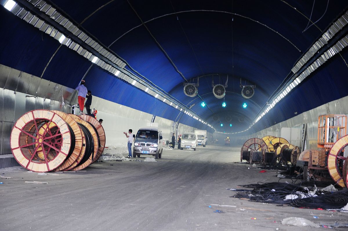 大连圣亚海底隧道：中国第一条海底隧道，连接大连市与金州区