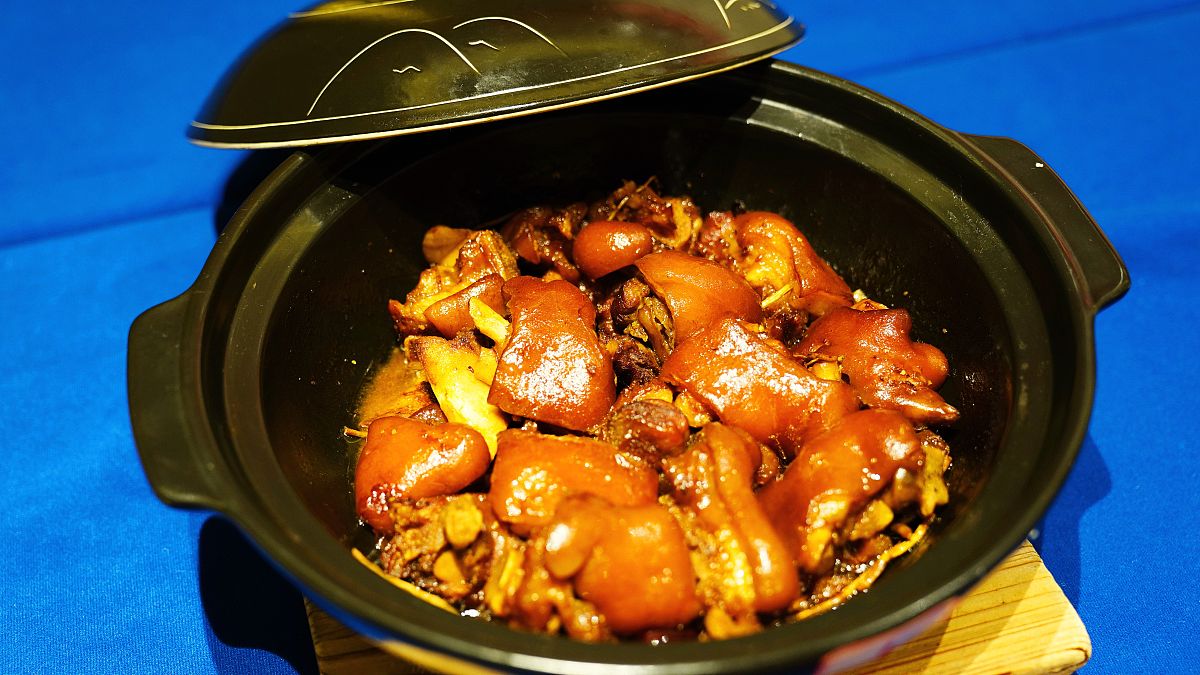 猪蹄怎么烧才好吃？简单易学，教你做出香软糯的美味！