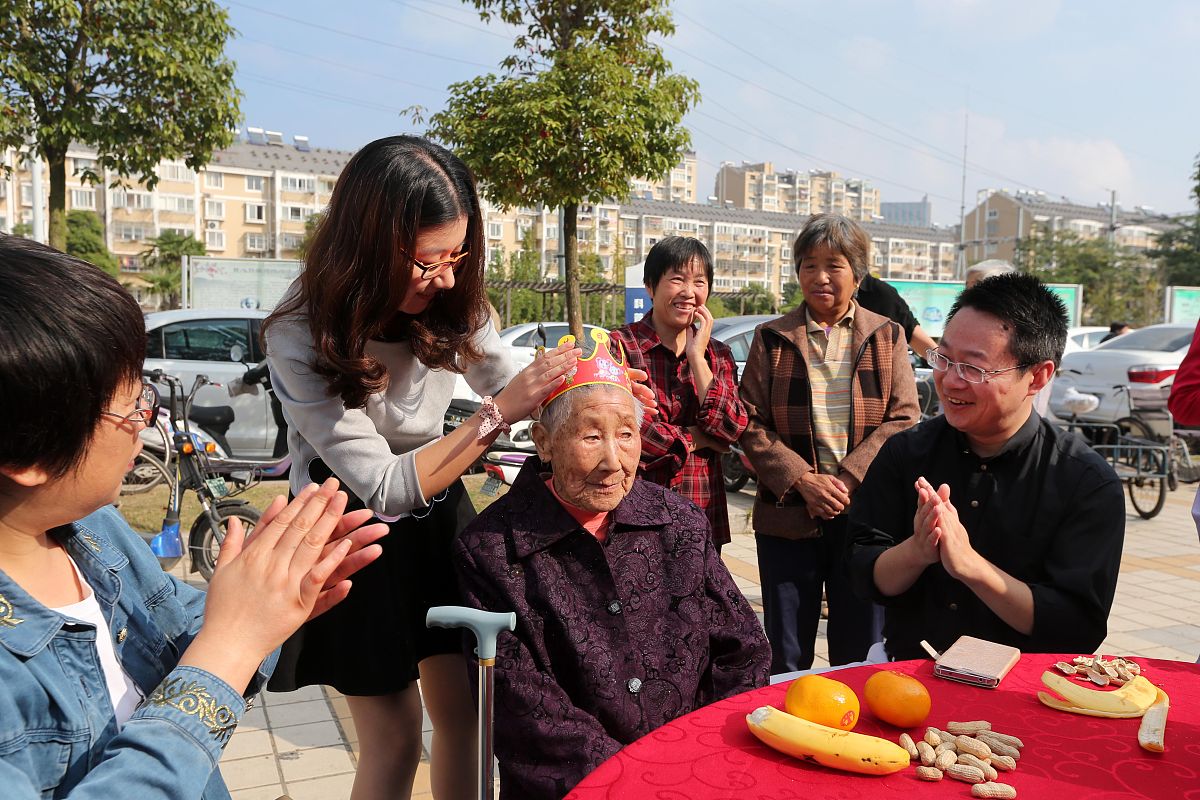 重阳节的目标人群是谁？如何策划吸引人的活动？