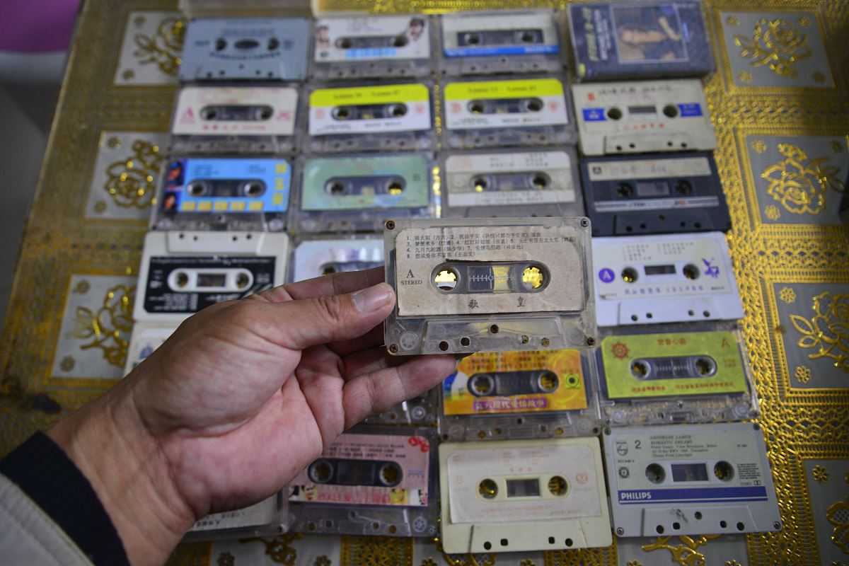 收音机回收，磁带机回收，碟片机回收，收购库存老款收音机，请以这些关键字写一篇500字的SEO文案