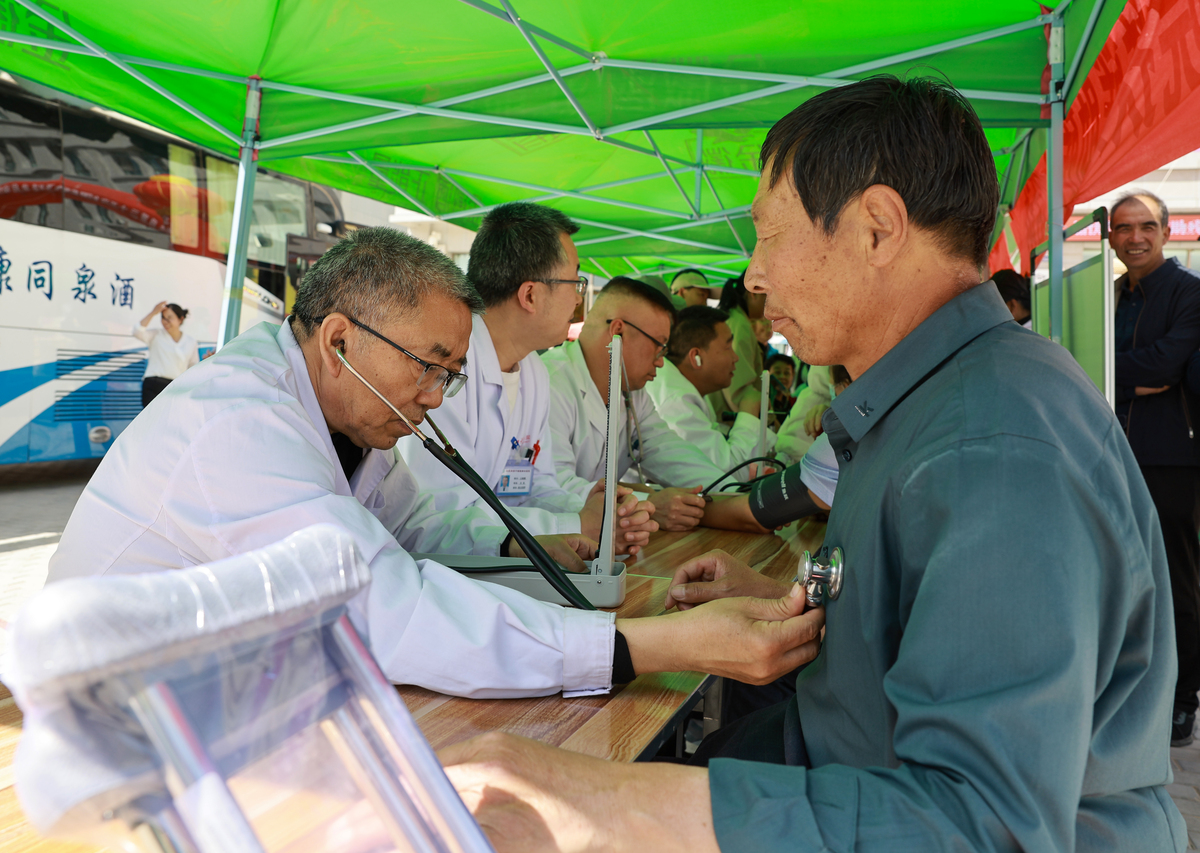 扎根基层，服务人民：医学生视角下的'八八战略'实践与感悟