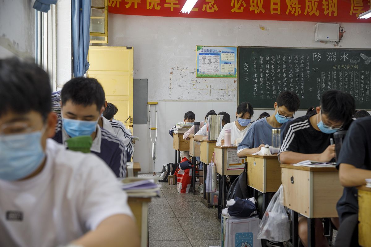 黄冈2022年男生读卫校好吗