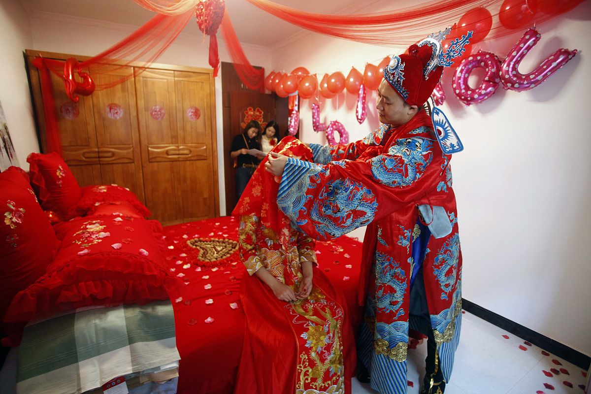 结了婚送入洞房该干嘛，