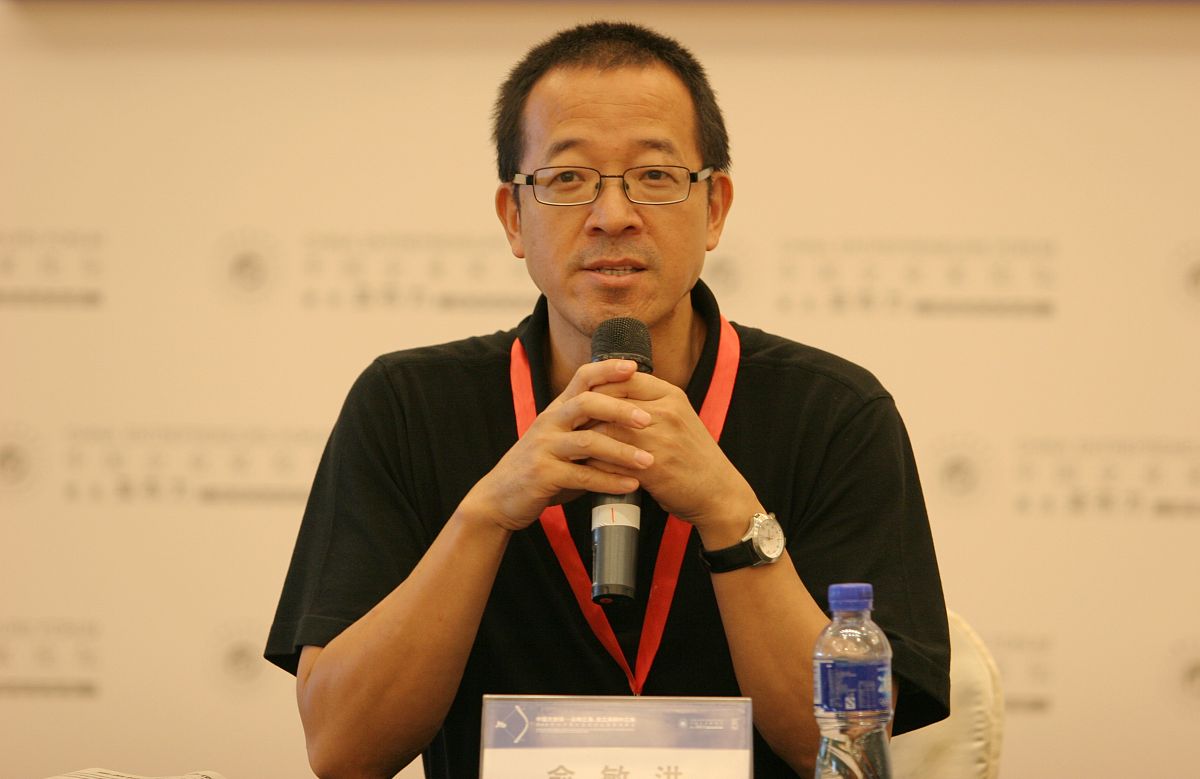 2012年7月7日,湖北武汉,出席2012年中国企业家论坛夏季高峰会的新东方