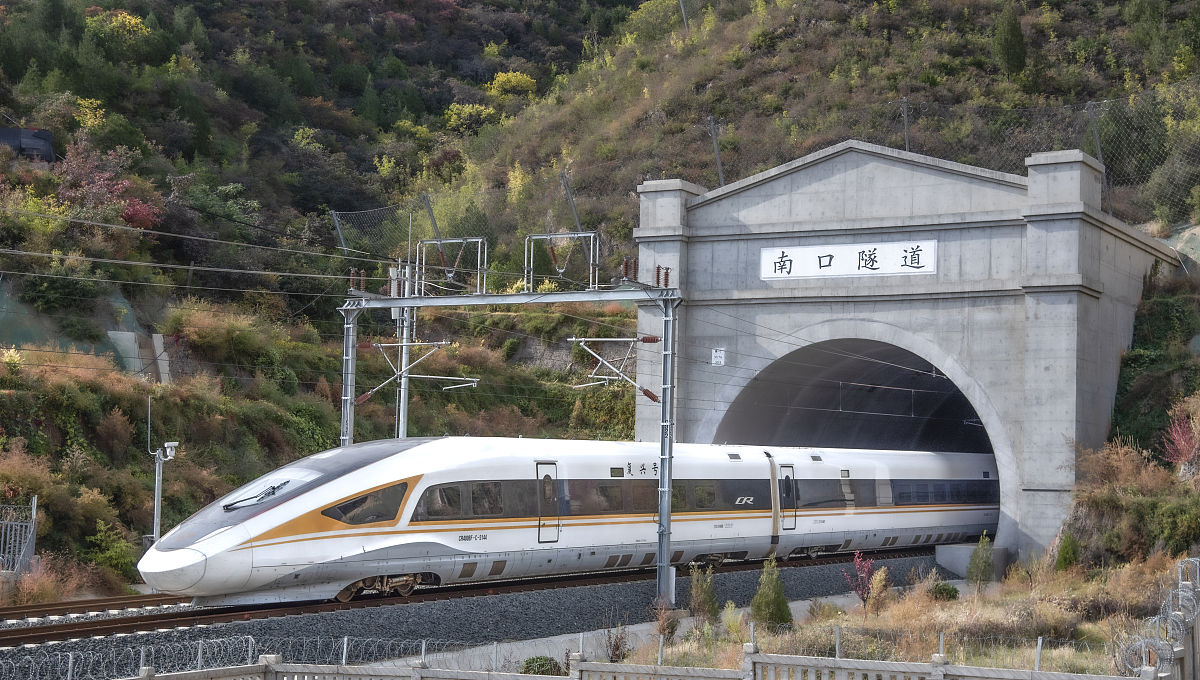 以流程图的方式描述动车组广播系统的运行流程