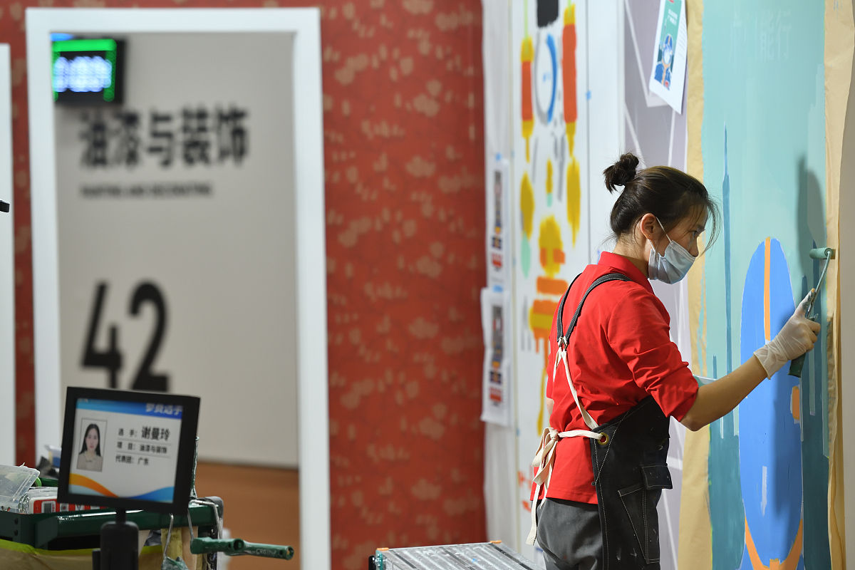 2020年12月11日,广州,首届全国职业技能大赛进行中,参赛选手同场竞技.