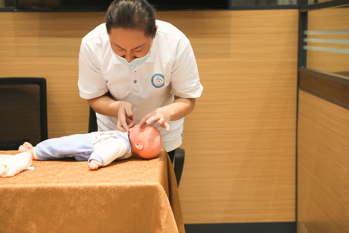 新生儿抽搐有什么症状吗