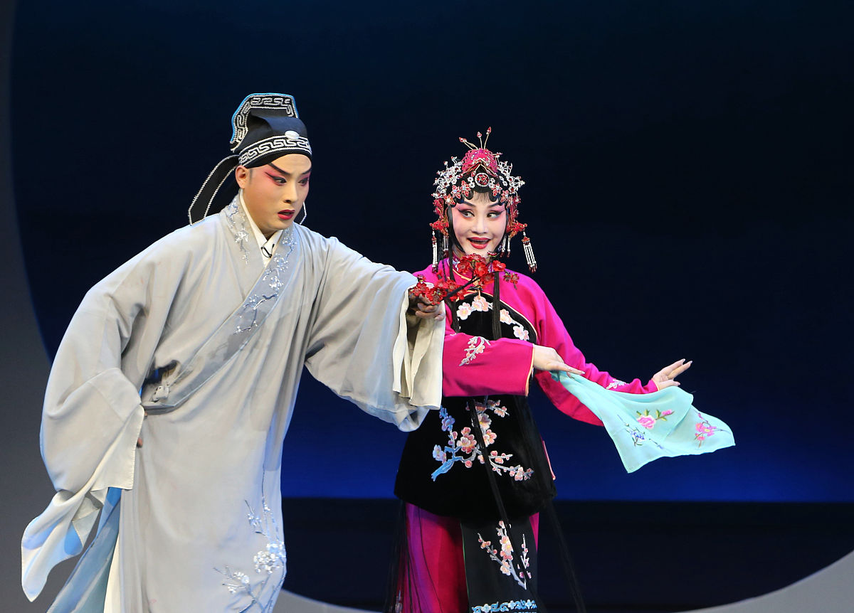 2021年2月18日,西安,李梅主演秦腔《再续红梅缘》通过线上公益直播.
