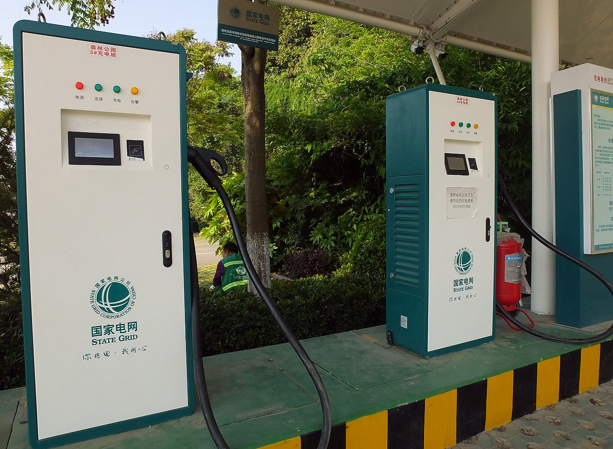 充电站6台一机双枪120kw功率，一台总功率800kw箱变，如何一拖4