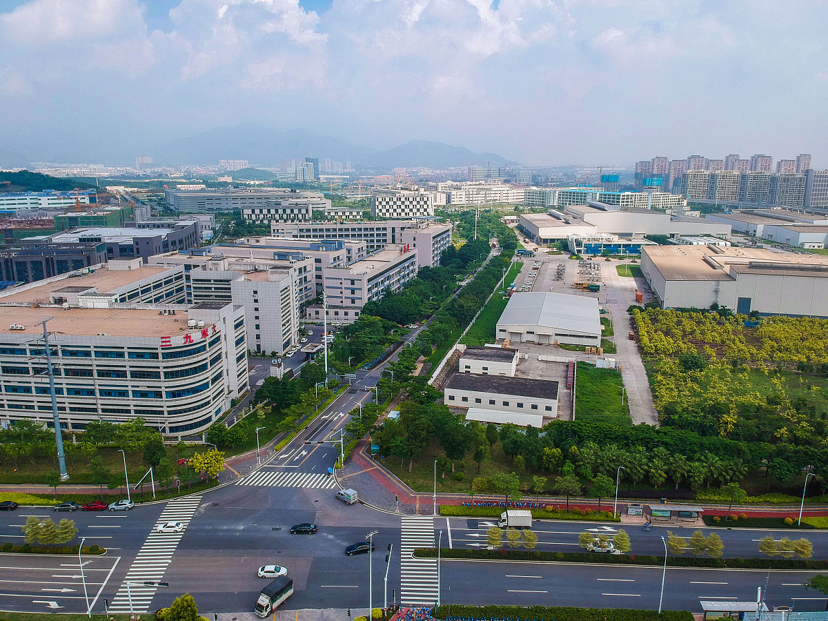 近期市委主要领导将赴各县市区开展绿色经济调研。为做好相关准备工作根据市发改委主要领导要求请各县市区总结绿色经济工作情况包括工作开展情况、亮点和成效、存在问题、下一步思路从晋安区坂中村二次装修垃圾资源化利用基地连江北城市管理综合体垃圾转运站鹤林生态公园金强房屋公园晋安湖公园福建思嘉环保材料科技有限公司福建云杉美域环境科技有限公司等等方面写一篇关于晋安区绿色经济工作情况的总结。