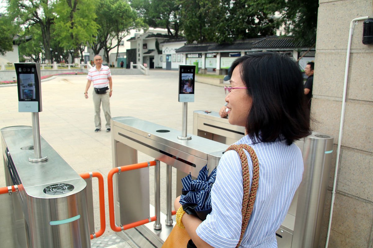 三辊闸痛点深度分析：从物理安全到用户体验